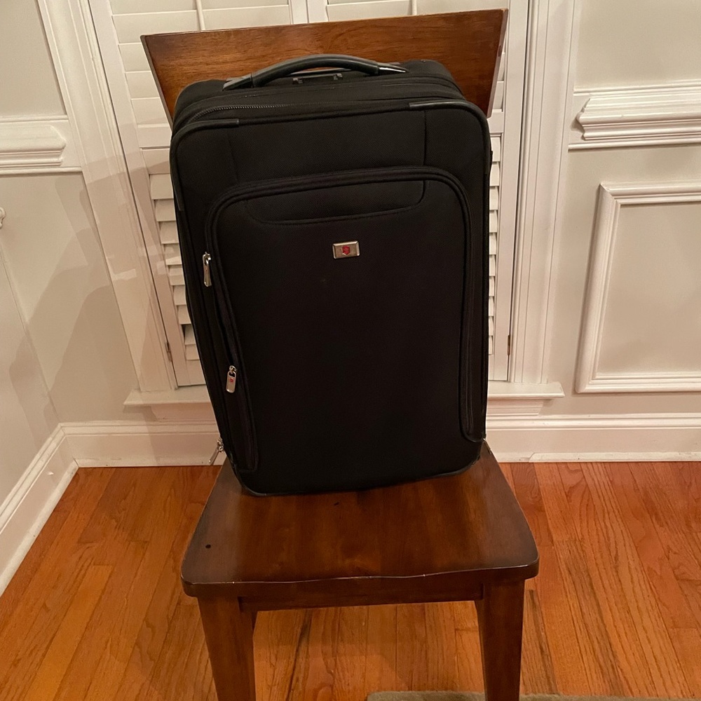 Victorinox Mobilizer 22inch Carry-on Luggage  Expandable